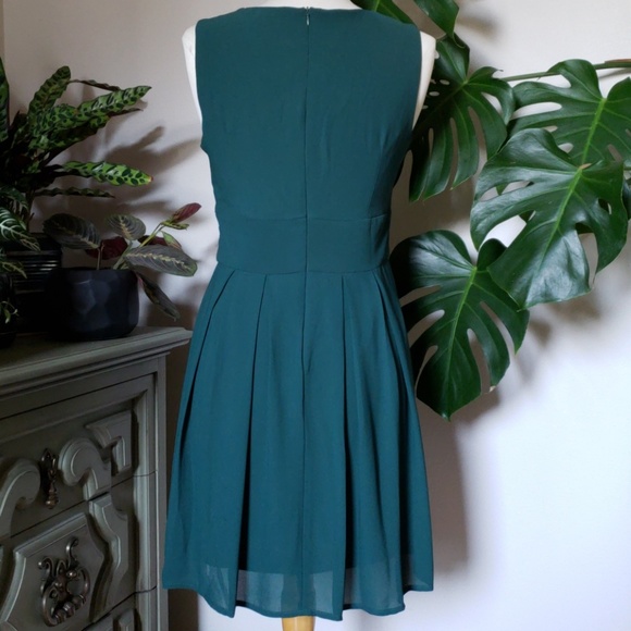 ModCloth V.I.Pleased Dress in Forest - Picture 4 of 6